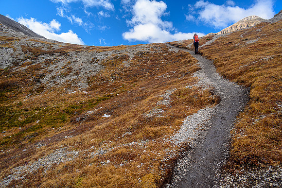 Hiking up to Smuts Pass.