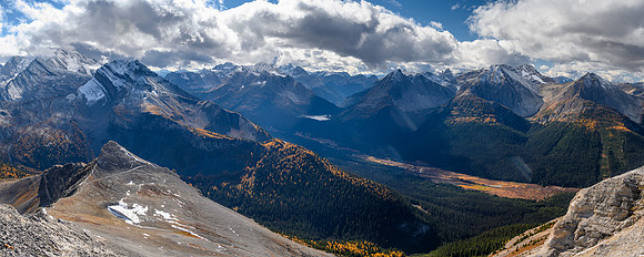 View over the Spray River valley to Leman Lake, the Royal Group and White Man Mountain.