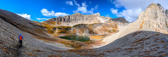 Hiking from Smuts Pass over the lower Birdwood Lake. Smutwood at center right.