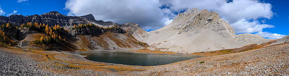 Hiking to Smuts Pass via the Birdwood Lakes.