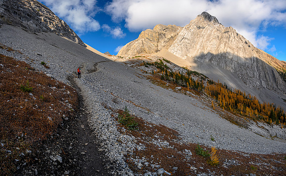 Hiking up to Smuts Pass.