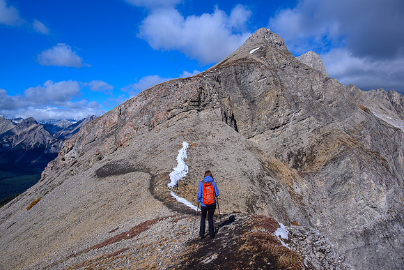 Hiking up the lower SE ridge of Smutwood Peak.