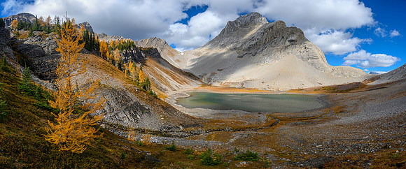 Hiking to Smuts Pass via the Birdwood Lakes.