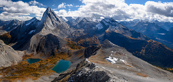 Stunning views to Mount Birdwood over the Birdwood Lakes.
