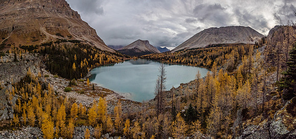 A very different scene the next morning as we pass the Skoki Lakes in thick morning clouds.