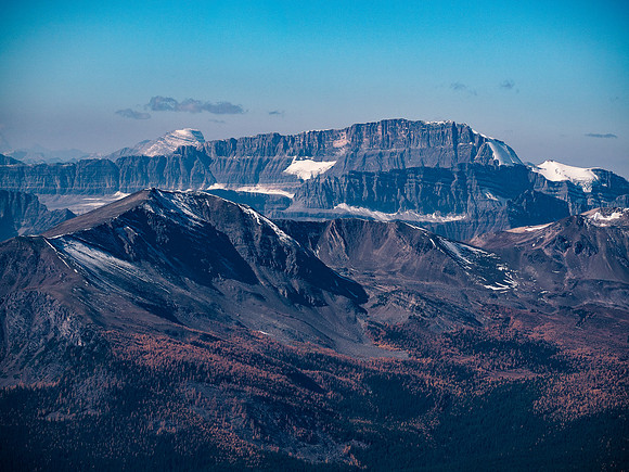 The unmistakable summit ridge of Mount Daly. Mount Carnarvon pokes over it at left.