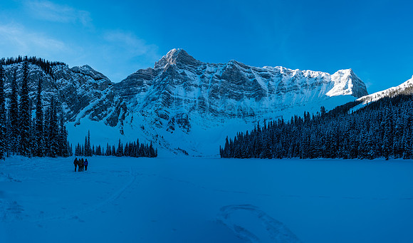 Mount Sarrail rises impressively at the far end. Rawson Ridge is out of sight to the right, South Rawson Ridge is on the left.