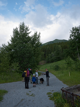 Leaving the trailhead.
