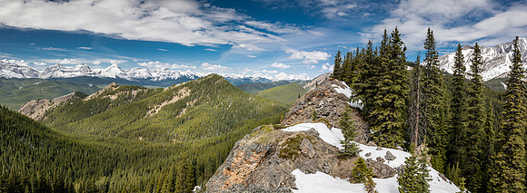 This is looking awesome! A short scramble along the third ridge awaits with excellent views to the Continental Divide at left.