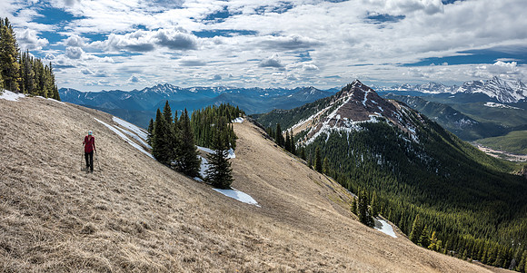 Almost as high as Junction Hill now as we traverse grassy slopes to the summit.