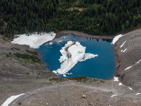 Closeup of the tarn.
