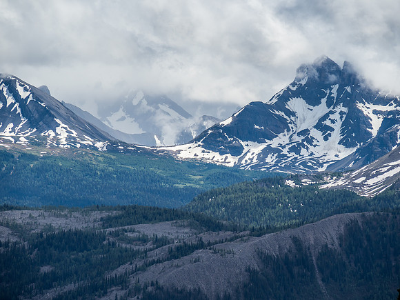Telephoto over Wonder Pass.