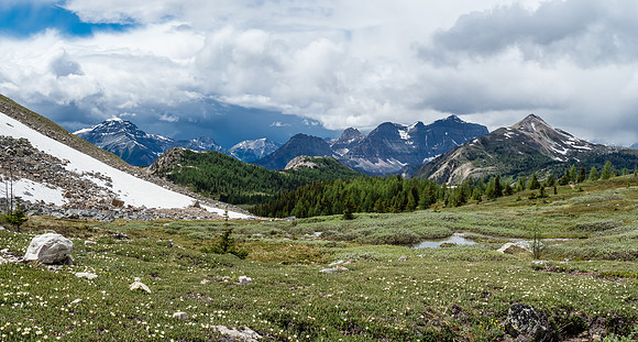 Moody weather towards Shanks, The Monarch and Quartz Ridge.