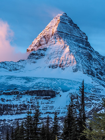 The gorgeous Matterhorn of the Rockies rises over the surrounding area like a king.