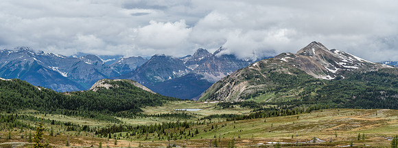 Looking past Quartz Ridge towards The Monarch.