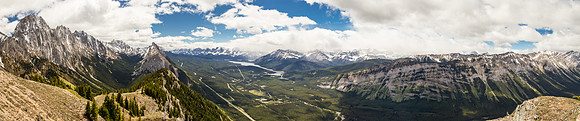 Stunning views south along the Opal Range and towards the Kananaskis Lakes.