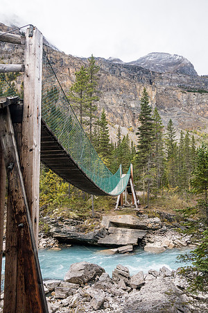 The bridge is a nice touch - it felt a bit safer than the one I crossed on the way to Fortress Lake a few weeks previous.