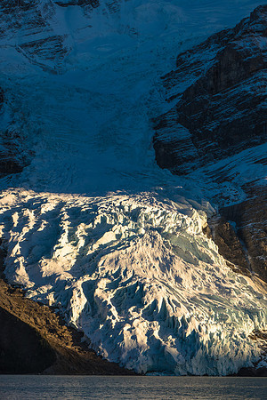 The setting sun lights up the lower Berg Glacier.