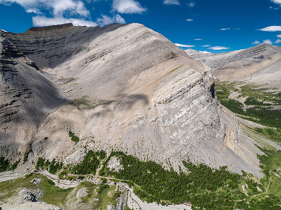 Incredible views over the headwaters of Scalp Creek with Tomahawk Mountain at left.