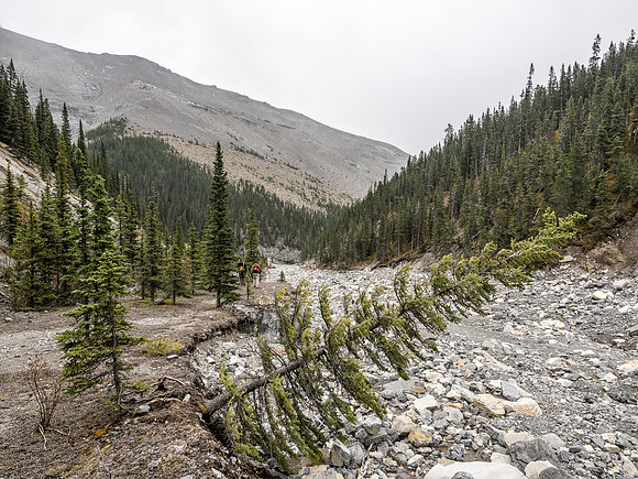 The weather closes in as we hike back to the bikes.