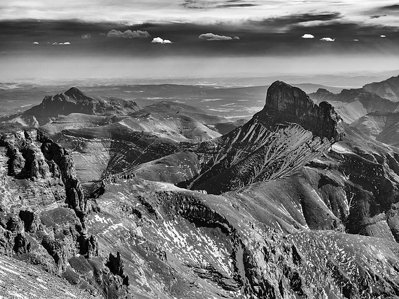 Dramatic views of Black Rock (L), Bastion Ridge and of course, Devil's Head (R). Devil's Fang (Phantom Crag) is just to the right of Devil's Head.