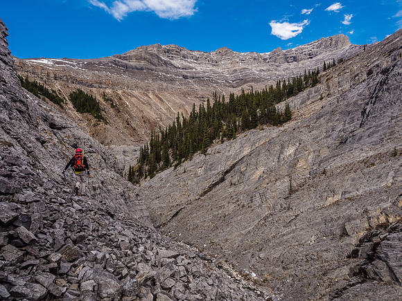 We side-hilled for a few hundred meters before descending back down to our right.