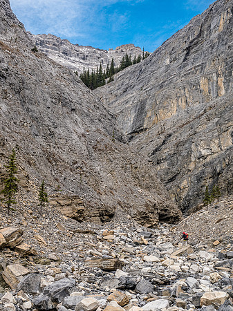 Starting to feel a bit apprehensive as the cliffs close in on the creek.