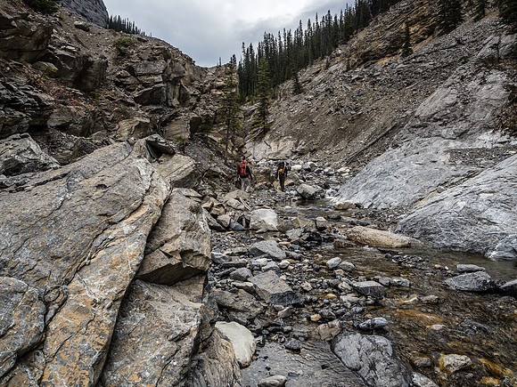 The geology of the creekbed kept the two geologists very engaged with their environment and taught me a thing or two as well.