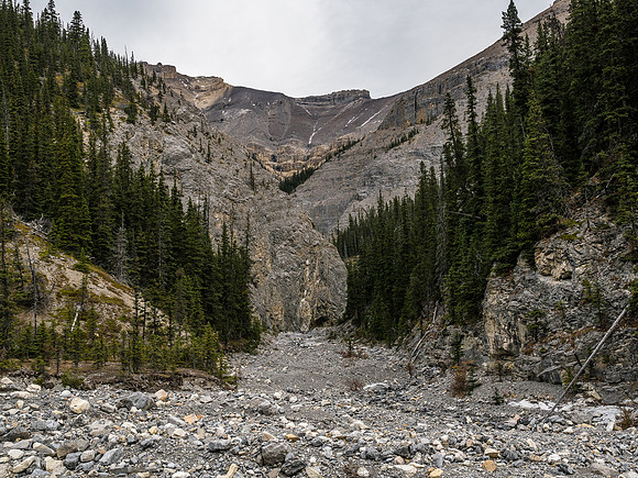 The turnoff towards the Fang & Fist ice climbs and also an alternate approach to the west ridge of Devil's Head.