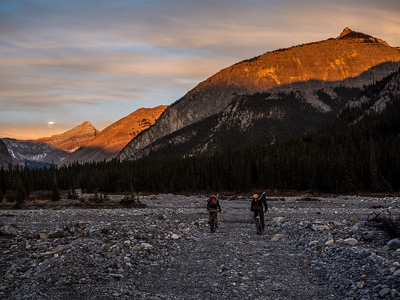 Nearing the turnoff to the Malamute Valley.