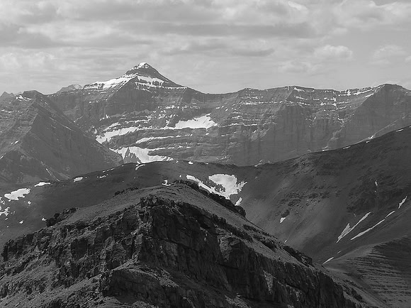 Ribbon Peak (L) with Bogart rising at center left.