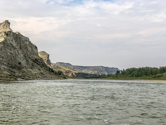Looking back at dramatic cliffs as we leave Dry Island Park.