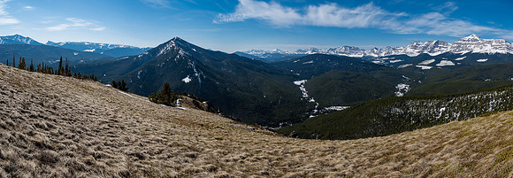 The broad, grassy ridge near the summit as I start my leisure descent.