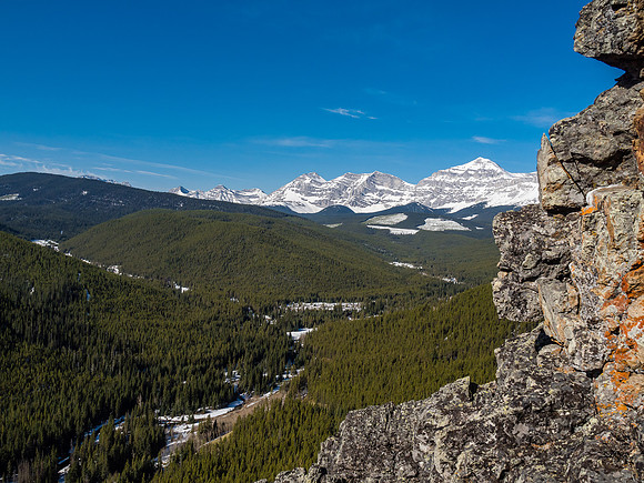 Views off the ridge towards Mount Etherington are unexpectedly nice already early in the hike.