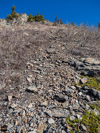 All right - I can deal with warm, dry rock. I immediately went left here to scramble up the ledges.