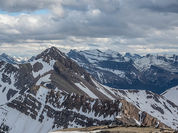 Whirlpool Ridge with Peskett and Loudon in the distance beyond.