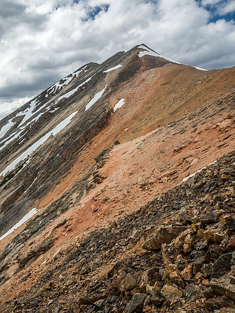 Looking back up the SE ridge of Landslide - very interesting rocks and colors here.