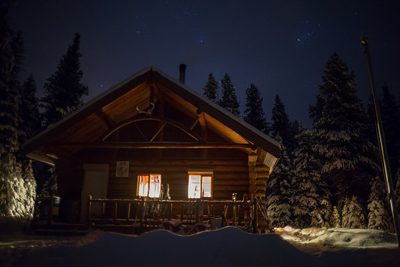 The Elk Lakes ACC Hut at night.