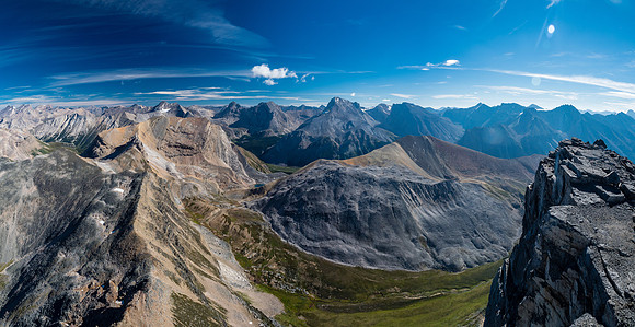 Our first summit views into the Fish Lakes and Pipestone area are stunning. Cataract at center here and Fish Lakes hidden behind the ridge at left.