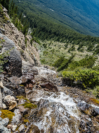 On the moderate scramble down the headwall, crossing Hector Creek.