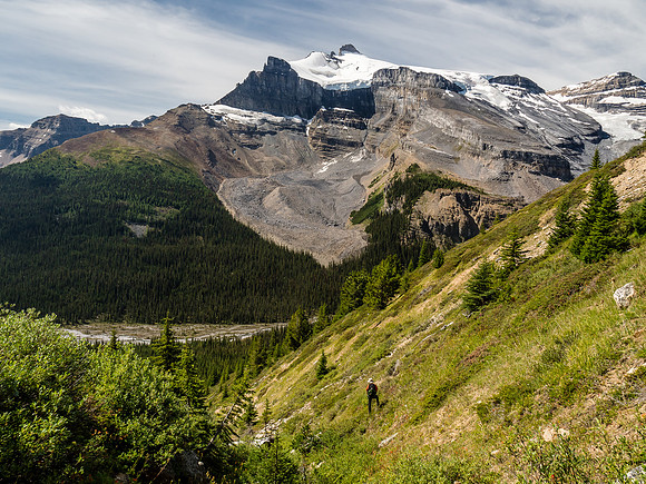 Eventually the drainage gets pretty choked with bushes so we traversed to the ridge running along the SW side and descended that to valley floor instead.