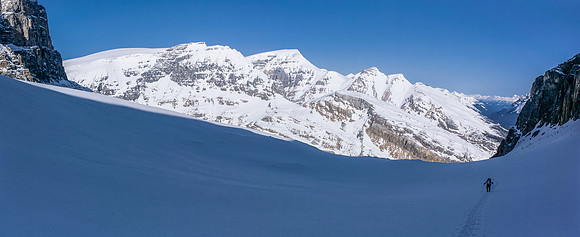 Over the headwall and firmly on the AA Glacier now with Snow Dome, Kitchener and K2 in the background.