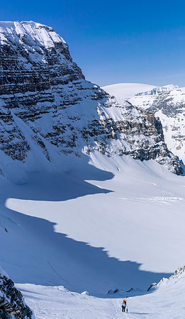 As you can see, this is a pretty steep slope. You definitely want stable conditions here and snow is vastly preferable to scree or ice.