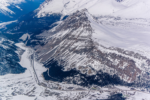 Tele of Wilcox and the Icefield Vistitor Center.
