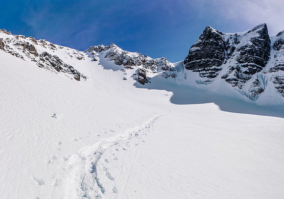 Looking back at the AA col (L) and the practice gullies (R).