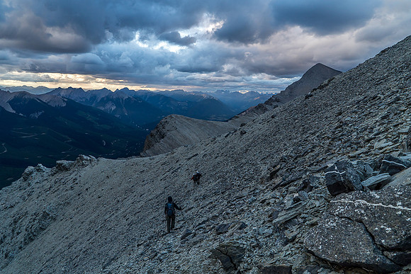 Traversing back to the Folk / Harrison col as light quickly fades.
