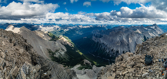 Summit views looking east and south (R). Mount Mike is the highest summit on the right but many peaks look to be over 10,000 feet in this area.