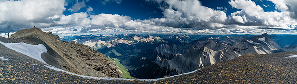 Heading for the summit in late afternoon lighting with great views to the south and west (R).