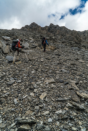 Gaining height just off the shallow ridge, starting to trend to the right towards some obvious gullies.