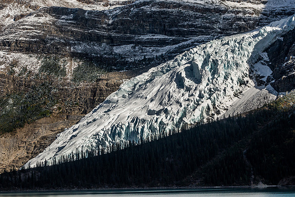 I get my first good view of the Berg Glacier plunging into Berg Lake.